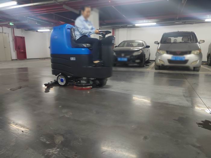 西安車庫用駕駛式洗地機